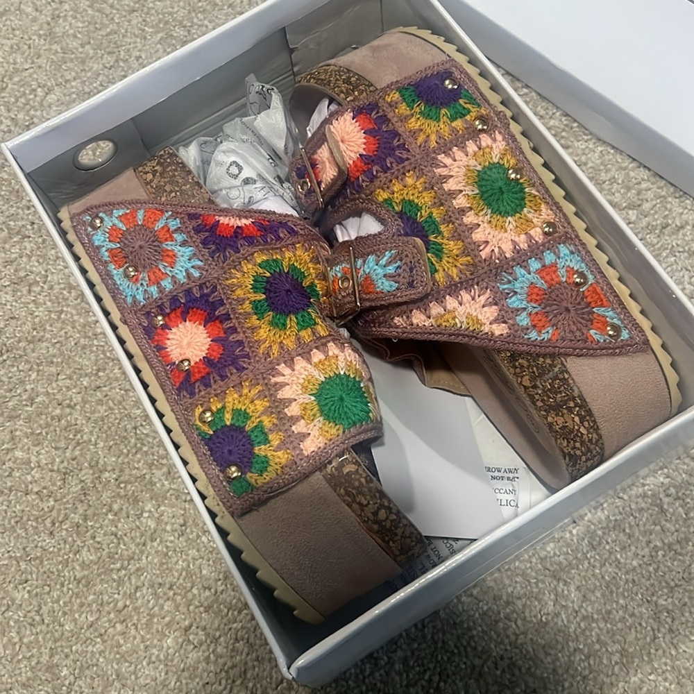 Brand new Mata brand crochet platform sandal